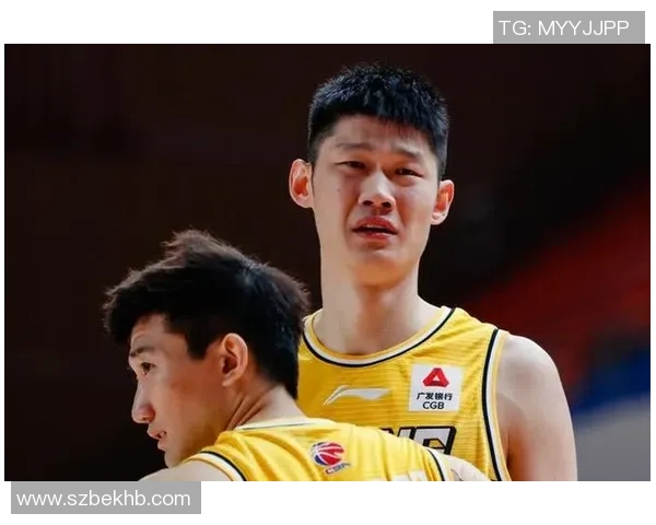 上海足球队以51分稳居冠军赛积分榜首位，争夺冠军形势乐观