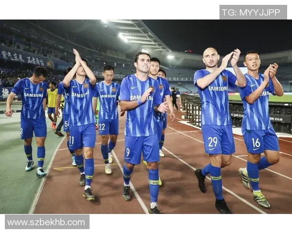 足球明星赛吴曦领衔出战展现球技魅力引发球迷热烈追捧 足球明星赛吴曦领衔出战展现球技魅力引发球迷热烈追捧